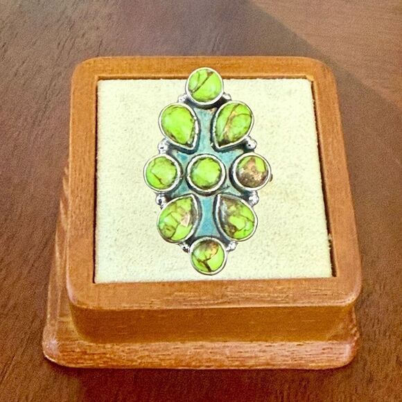 Unique Green Apple Turquoise Cluster Stone Ring Southwestern Size 8 New - Picture 1 of 6